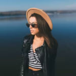 young-model-girl-woman-posing-autumn-day-lake-waterfront-dressed-up-casual-clothes_231208-6600